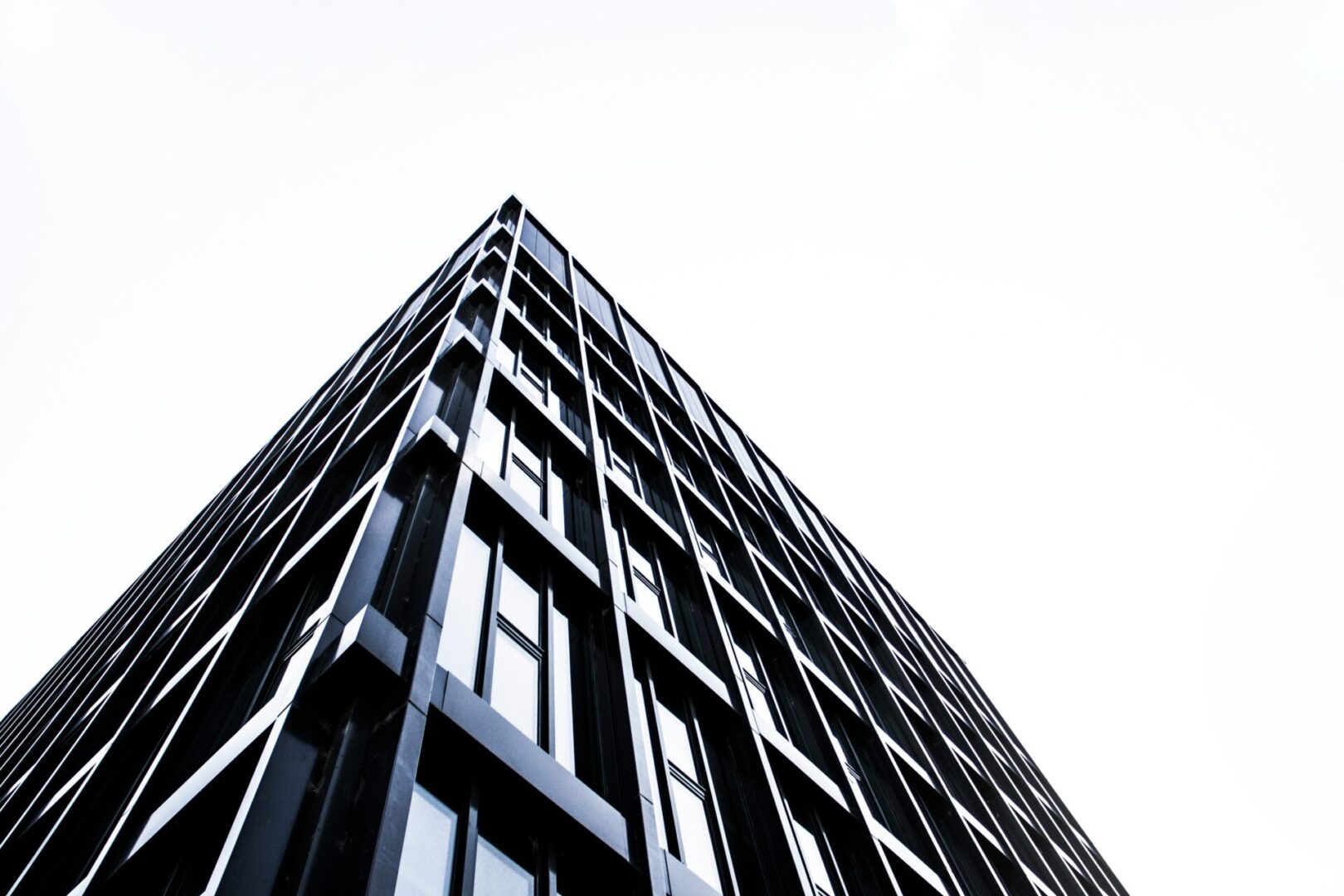 A tall building with many windows on the outside.